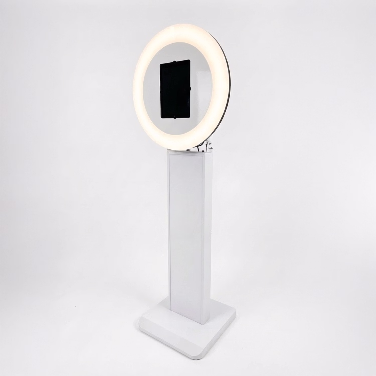 Digital photo booth with a ring light